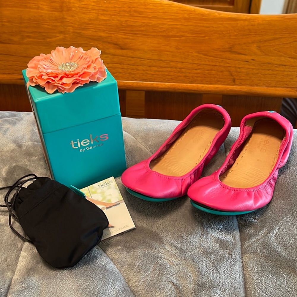 Fuchsia Tieks sandals